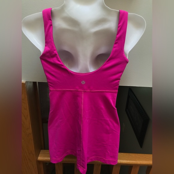 Lululemon tank - Picture 2 of 5
